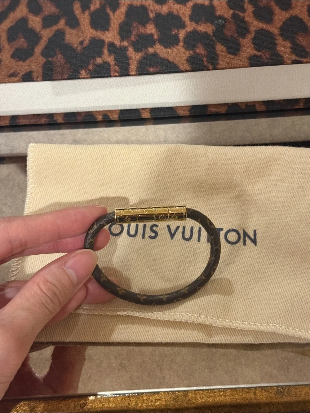 Louis Vuitton LV Confidential Bracelet – Size 17 - Picture 2 of 4